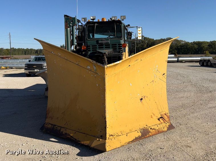 image for item FP3123 1979 Oshkosh P-2323-5 Plow truck