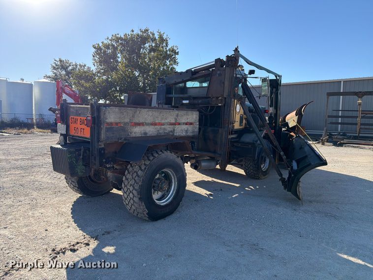 image for item FP3123 1979 Oshkosh P-2323-5 Plow truck