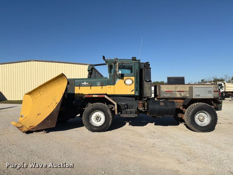 image for item FP3123 1979 Oshkosh P-2323-5 Plow truck
