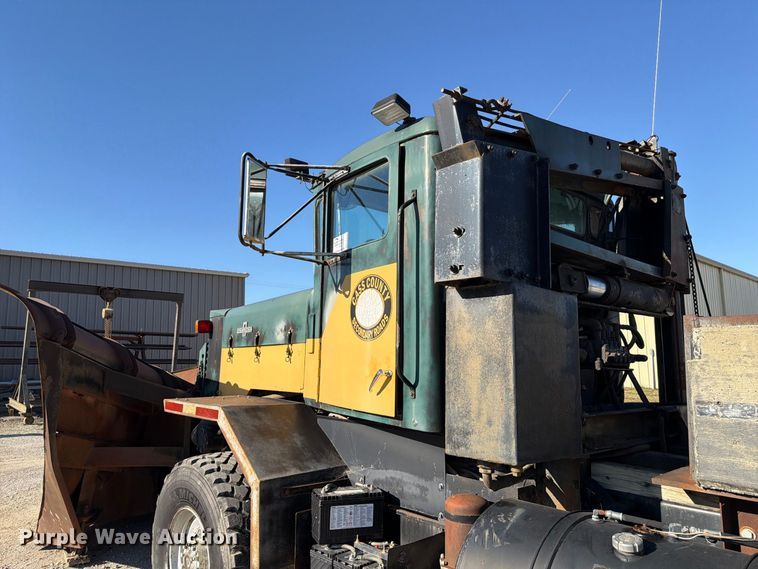 image for item FP3123 1979 Oshkosh P-2323-5 Plow truck