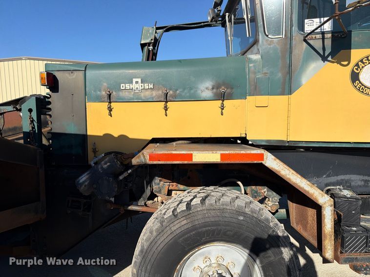 image for item FP3123 1979 Oshkosh P-2323-5 Plow truck