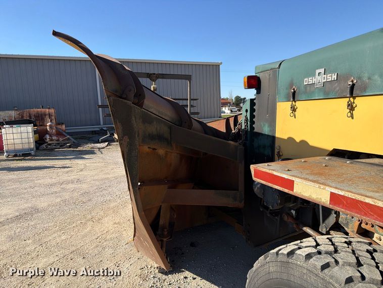 image for item FP3123 1979 Oshkosh P-2323-5 Plow truck