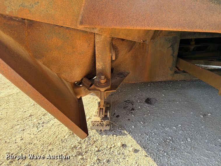image for item FP3123 1979 Oshkosh P-2323-5 Plow truck