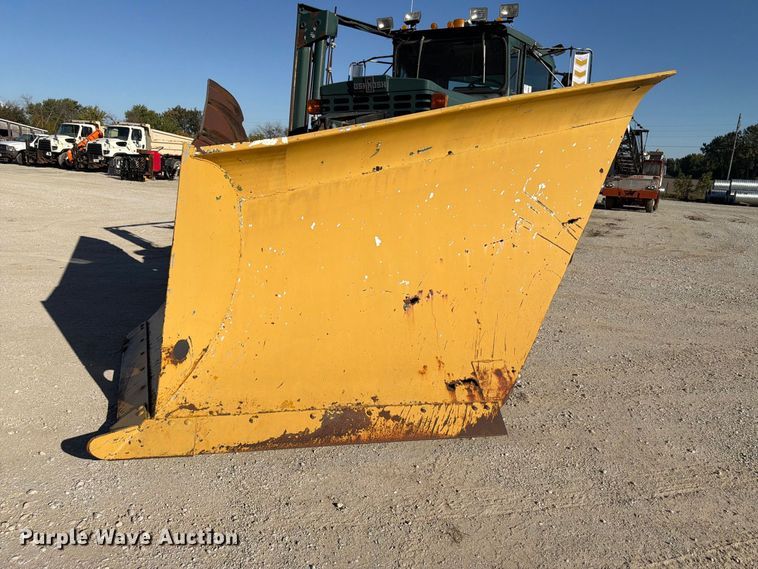 image for item FP3123 1979 Oshkosh P-2323-5 Plow truck
