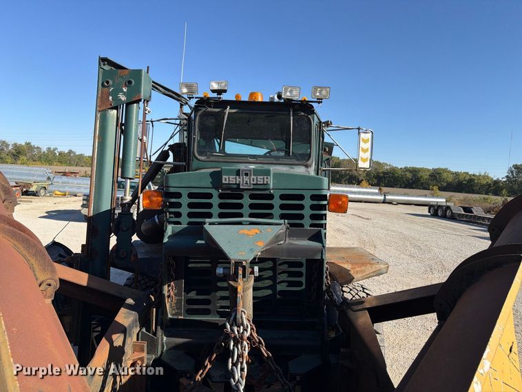image for item FP3123 1979 Oshkosh P-2323-5 Plow truck