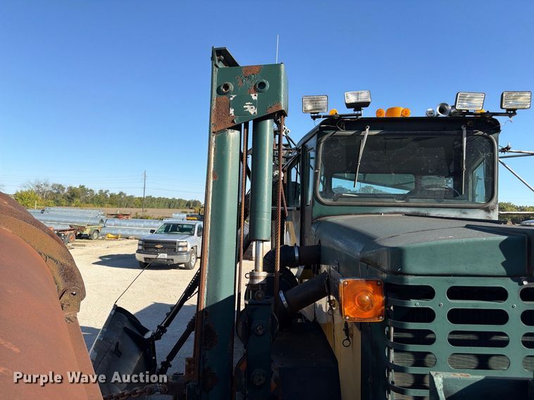image for item FP3123 1979 Oshkosh P-2323-5 Plow truck