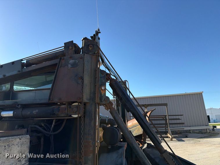 image for item FP3123 1979 Oshkosh P-2323-5 Plow truck