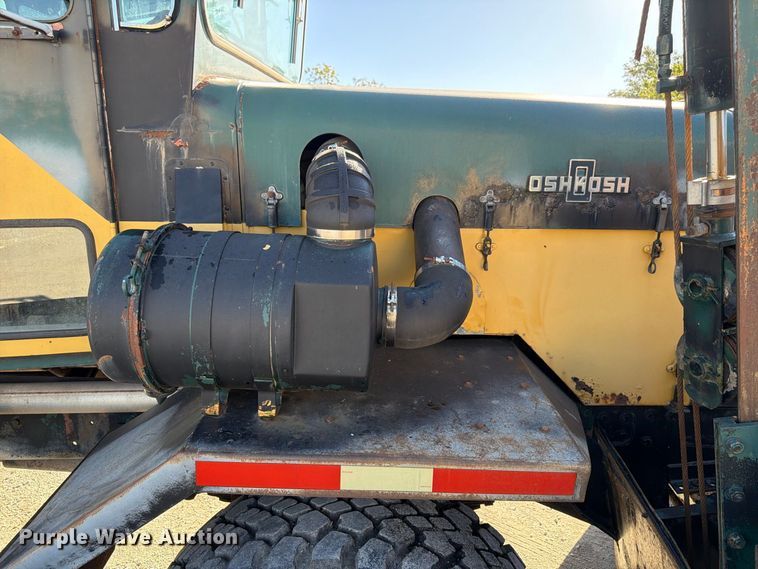 image for item FP3123 1979 Oshkosh P-2323-5 Plow truck