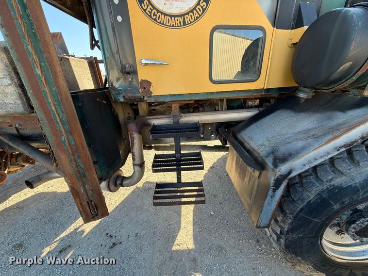 image for item FP3123 1979 Oshkosh P-2323-5 Plow truck