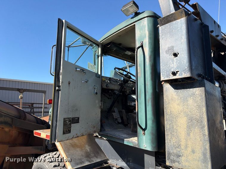 image for item FP3123 1979 Oshkosh P-2323-5 Plow truck