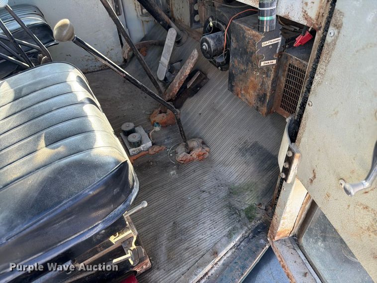 image for item FP3123 1979 Oshkosh P-2323-5 Plow truck