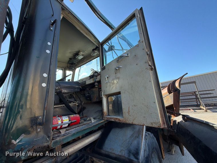 image for item FP3123 1979 Oshkosh P-2323-5 Plow truck