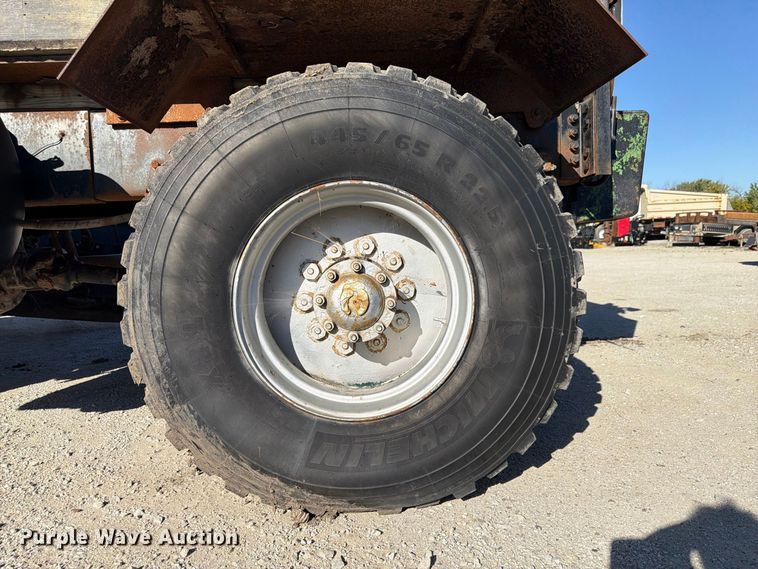 image for item FP3123 1979 Oshkosh P-2323-5 Plow truck