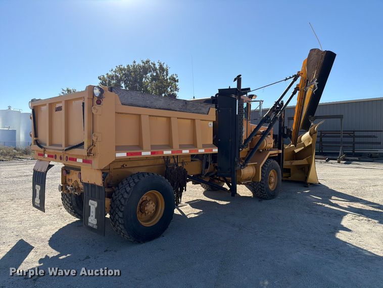 image for item FP3124 1986 Oshkosh P-2523-5 Dump truck