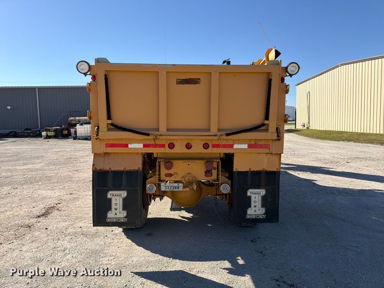 image for item FP3124 1986 Oshkosh P-2523-5 Dump truck
