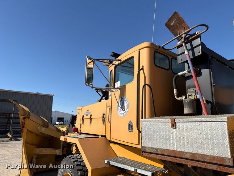 image for item FP3124 1986 Oshkosh P-2523-5 Dump truck