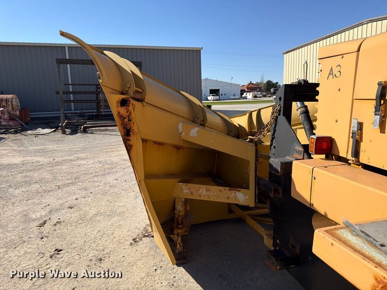 image for item FP3124 1986 Oshkosh P-2523-5 Dump truck