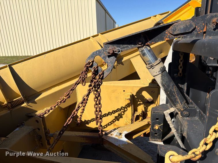image for item FP3124 1986 Oshkosh P-2523-5 Dump truck