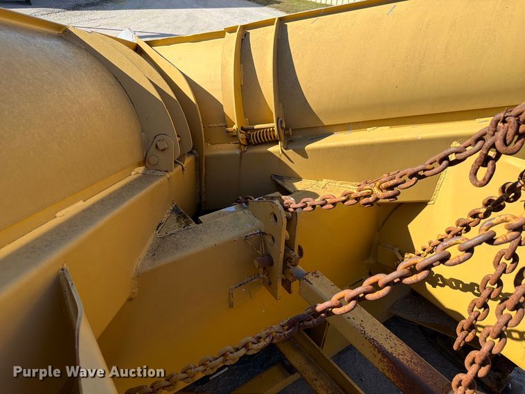image for item FP3124 1986 Oshkosh P-2523-5 Dump truck