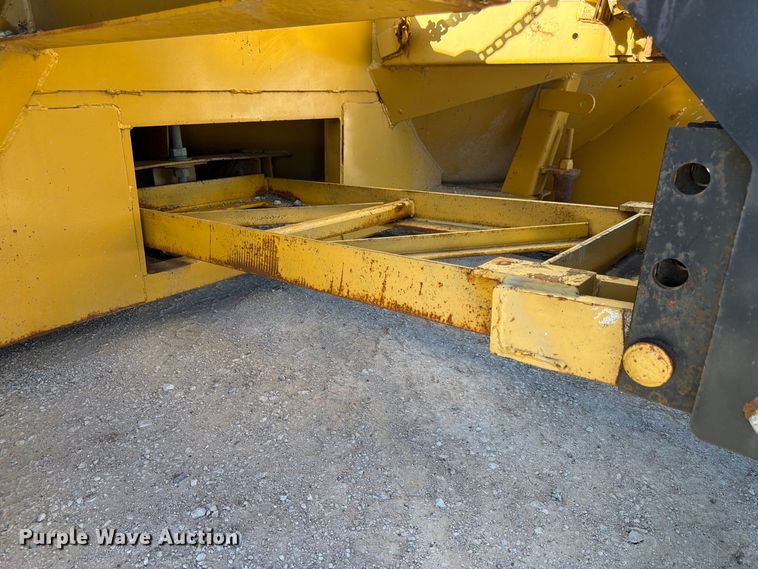 image for item FP3124 1986 Oshkosh P-2523-5 Dump truck