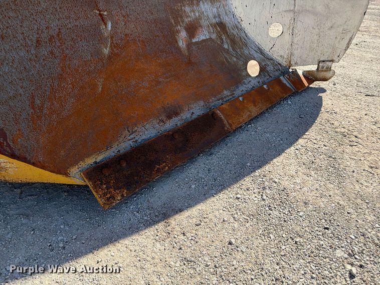 image for item FP3124 1986 Oshkosh P-2523-5 Dump truck