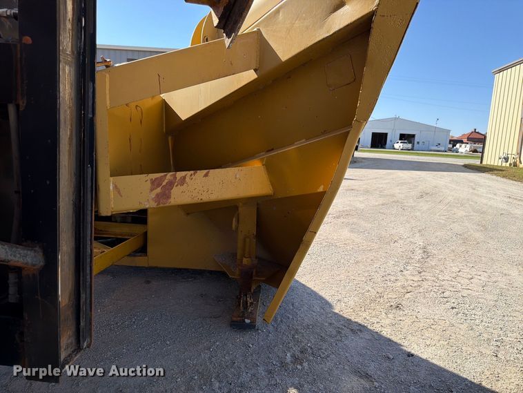 image for item FP3124 1986 Oshkosh P-2523-5 Dump truck