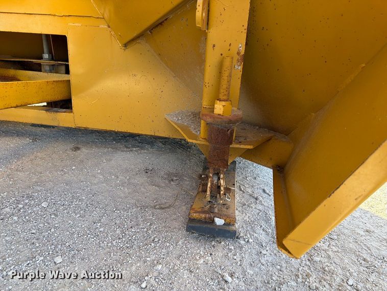 image for item FP3124 1986 Oshkosh P-2523-5 Dump truck