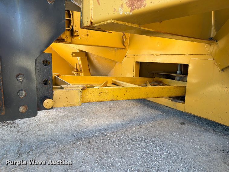 image for item FP3124 1986 Oshkosh P-2523-5 Dump truck