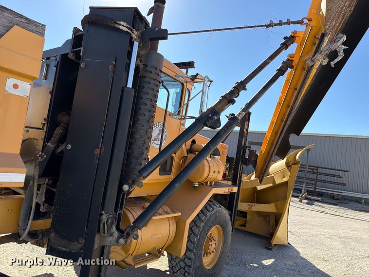 image for item FP3124 1986 Oshkosh P-2523-5 Dump truck