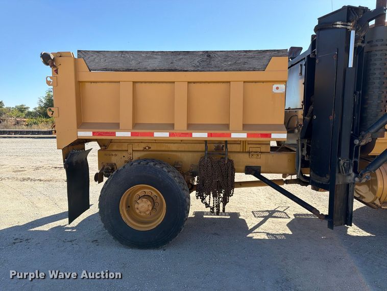 image for item FP3124 1986 Oshkosh P-2523-5 Dump truck