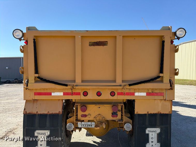 image for item FP3124 1986 Oshkosh P-2523-5 Dump truck