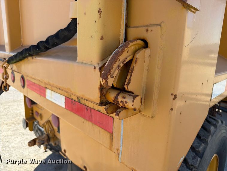 image for item FP3124 1986 Oshkosh P-2523-5 Dump truck