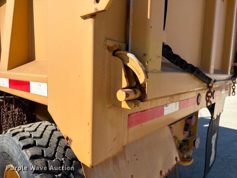 image for item FP3124 1986 Oshkosh P-2523-5 Dump truck