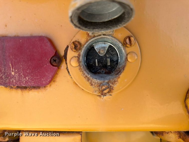 image for item FP3124 1986 Oshkosh P-2523-5 Dump truck