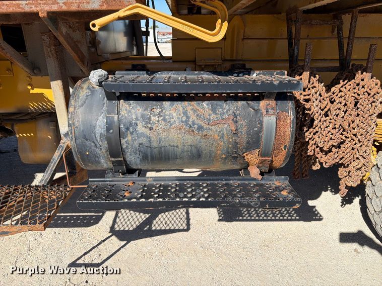 image for item FP3124 1986 Oshkosh P-2523-5 Dump truck