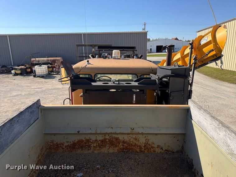 image for item FP3124 1986 Oshkosh P-2523-5 Dump truck