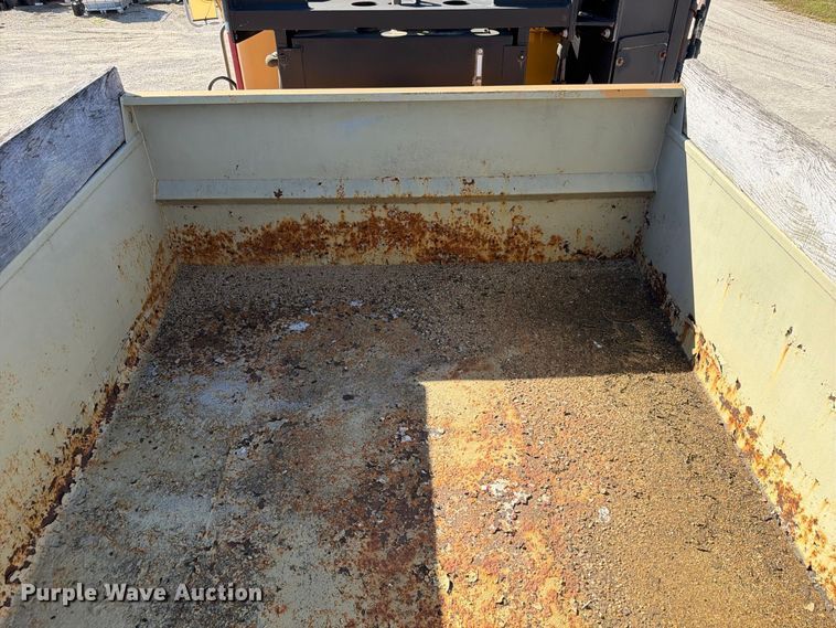 image for item FP3124 1986 Oshkosh P-2523-5 Dump truck