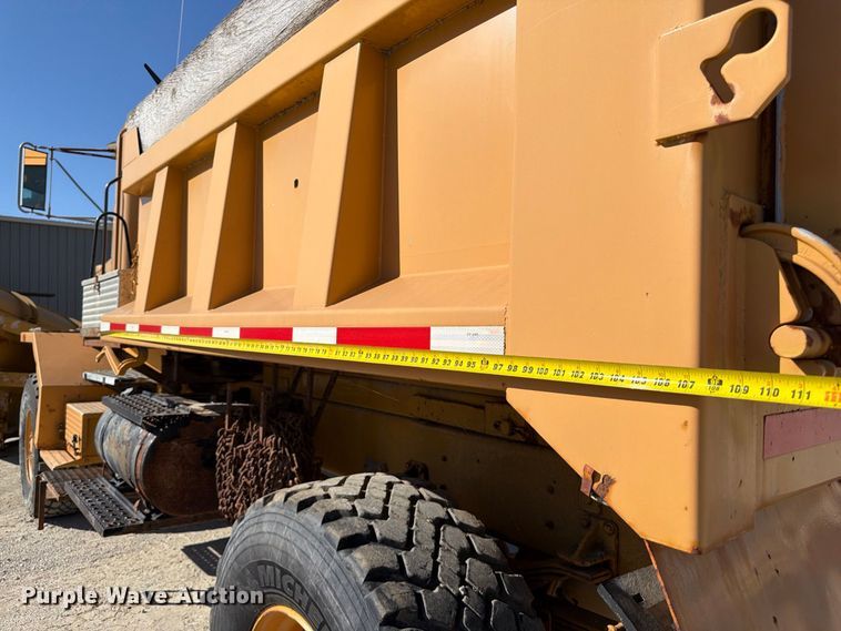 image for item FP3124 1986 Oshkosh P-2523-5 Dump truck