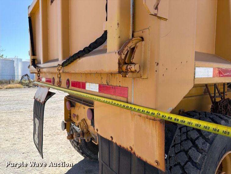 image for item FP3124 1986 Oshkosh P-2523-5 Dump truck