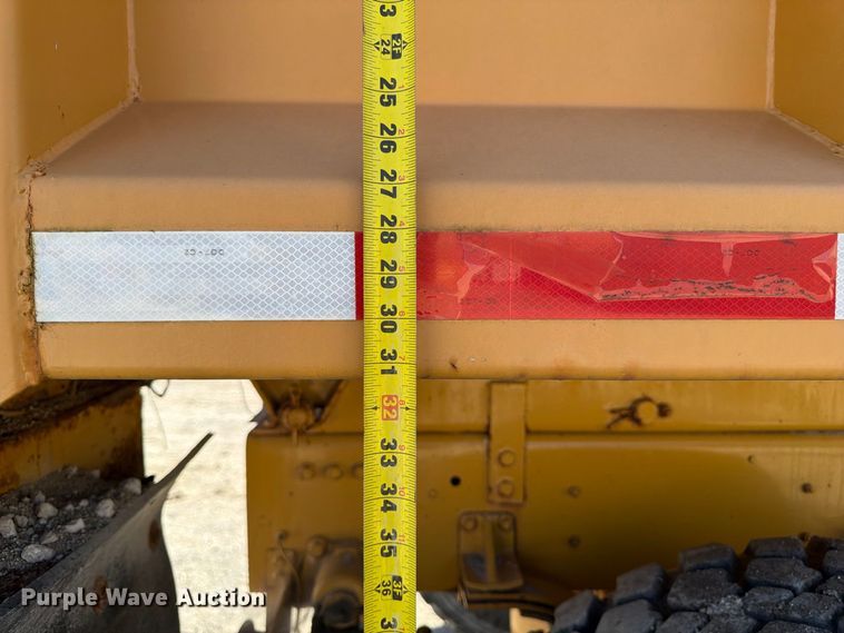 image for item FP3124 1986 Oshkosh P-2523-5 Dump truck