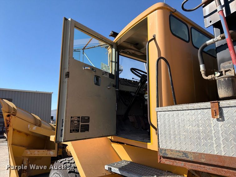 image for item FP3124 1986 Oshkosh P-2523-5 Dump truck
