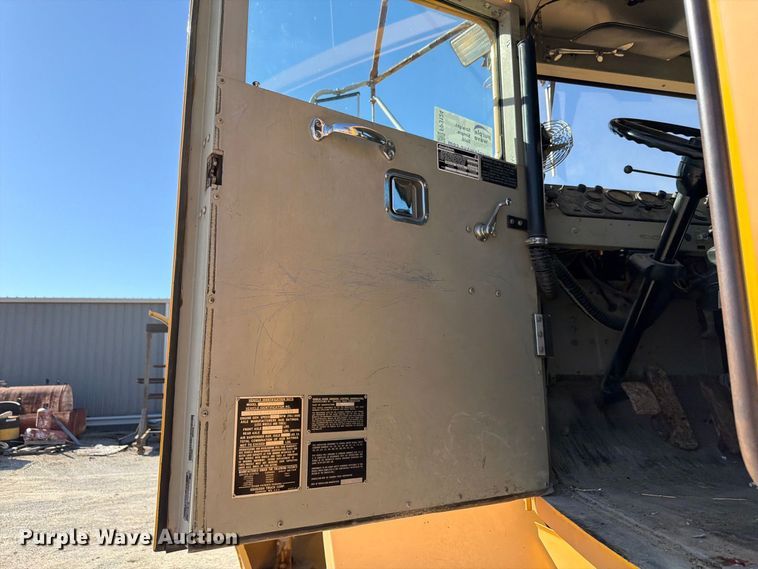 image for item FP3124 1986 Oshkosh P-2523-5 Dump truck
