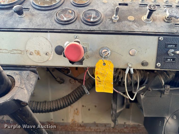 image for item FP3124 1986 Oshkosh P-2523-5 Dump truck