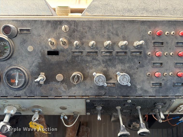 image for item FP3124 1986 Oshkosh P-2523-5 Dump truck