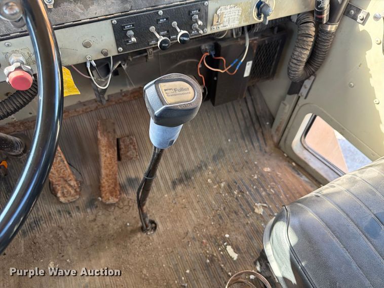 image for item FP3124 1986 Oshkosh P-2523-5 Dump truck