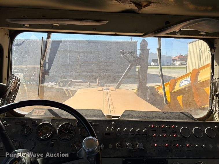 image for item FP3124 1986 Oshkosh P-2523-5 Dump truck