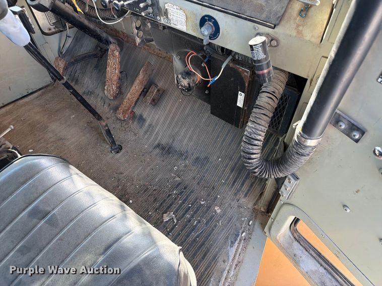 image for item FP3124 1986 Oshkosh P-2523-5 Dump truck