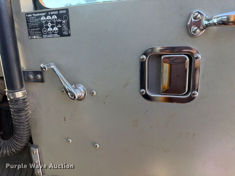 image for item FP3124 1986 Oshkosh P-2523-5 Dump truck