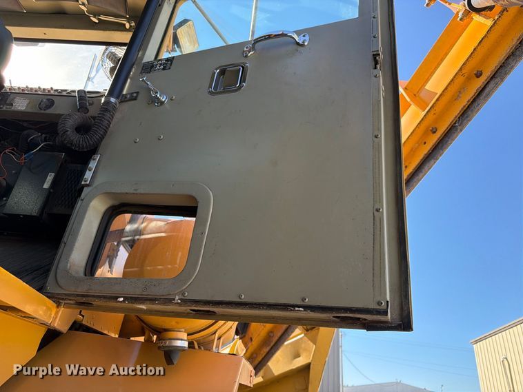 image for item FP3124 1986 Oshkosh P-2523-5 Dump truck