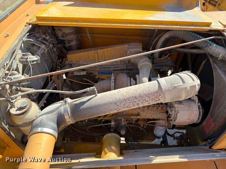 image for item FP3124 1986 Oshkosh P-2523-5 Dump truck